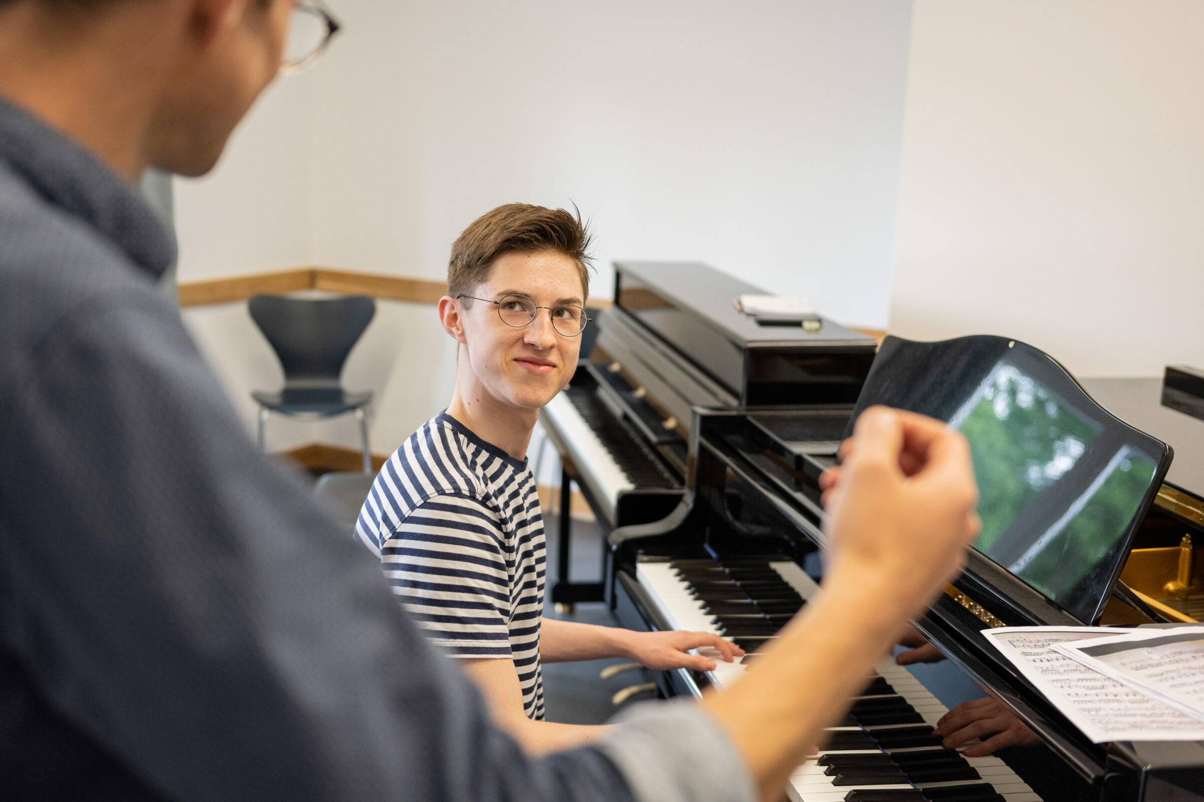 Ein Thomaner erhält Klavierunterricht