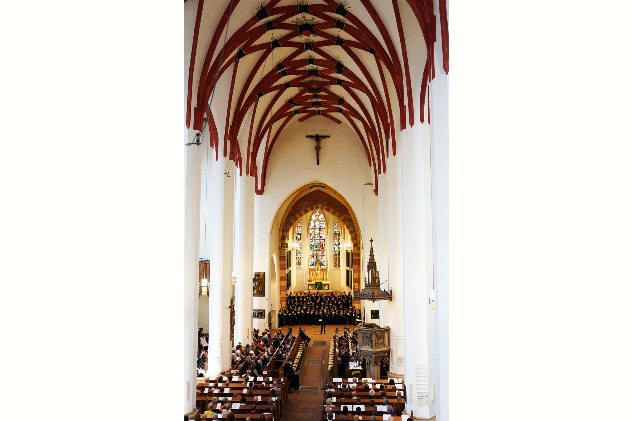 Ansicht des Pressebildes des THOMANERCHOR Leipzig, wo der Chor in einer Freitagsmotette in der Thomaskirche singt